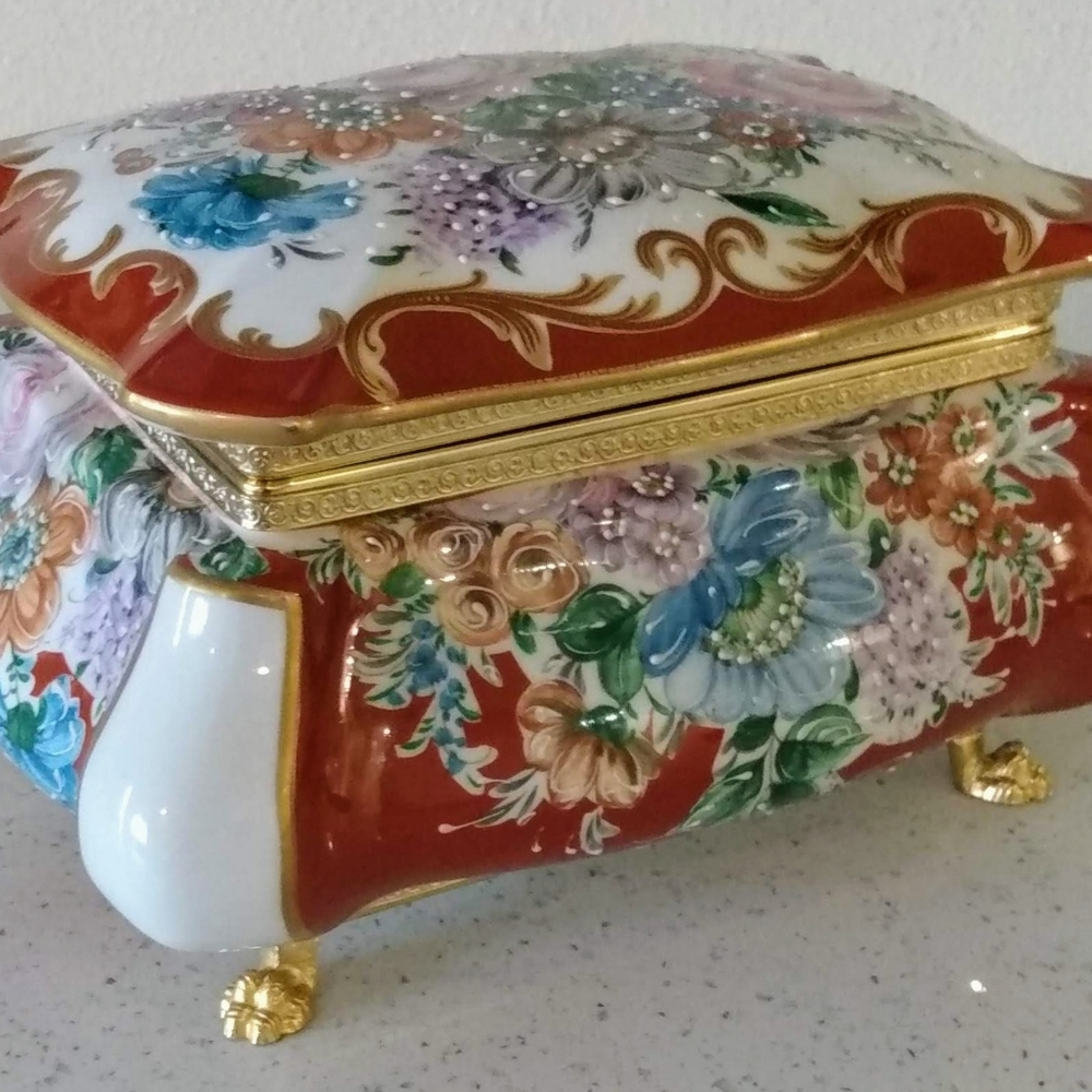 Vintage hand-painted Limoges jewelry box.